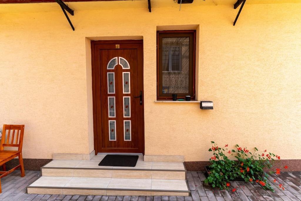 La Bebe 3 Apartment Хунедоара Екстериор снимка