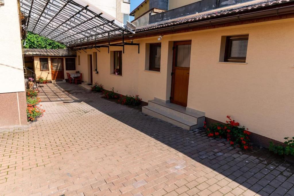 La Bebe 3 Apartment Хунедоара Екстериор снимка